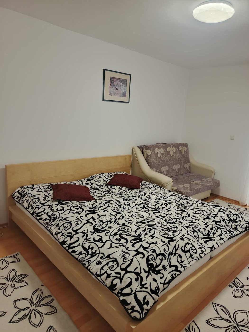 Cameră dublă cu pat matrimonial